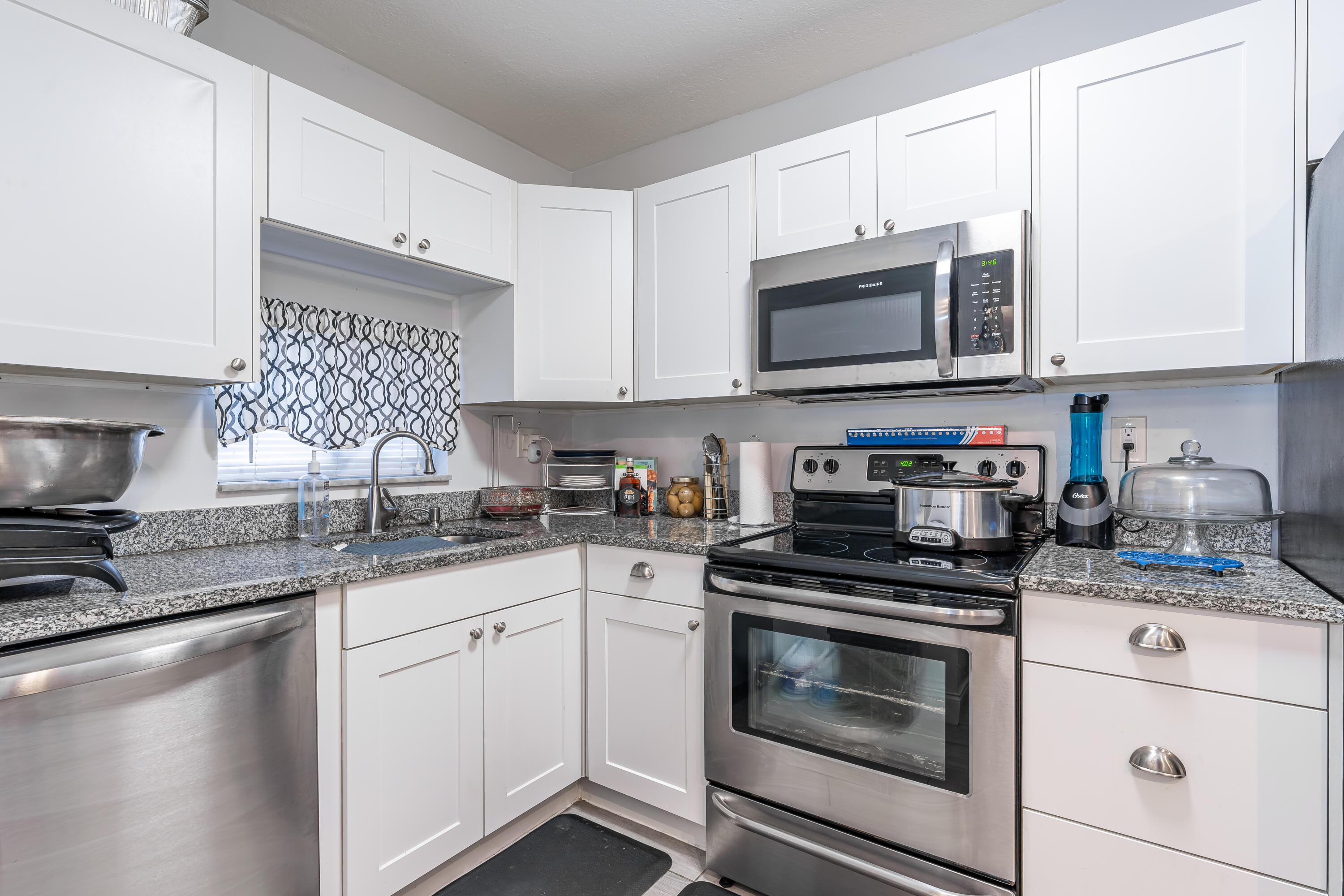 8911 S Hollybrook #306 Pembroke Pines, FL 33025