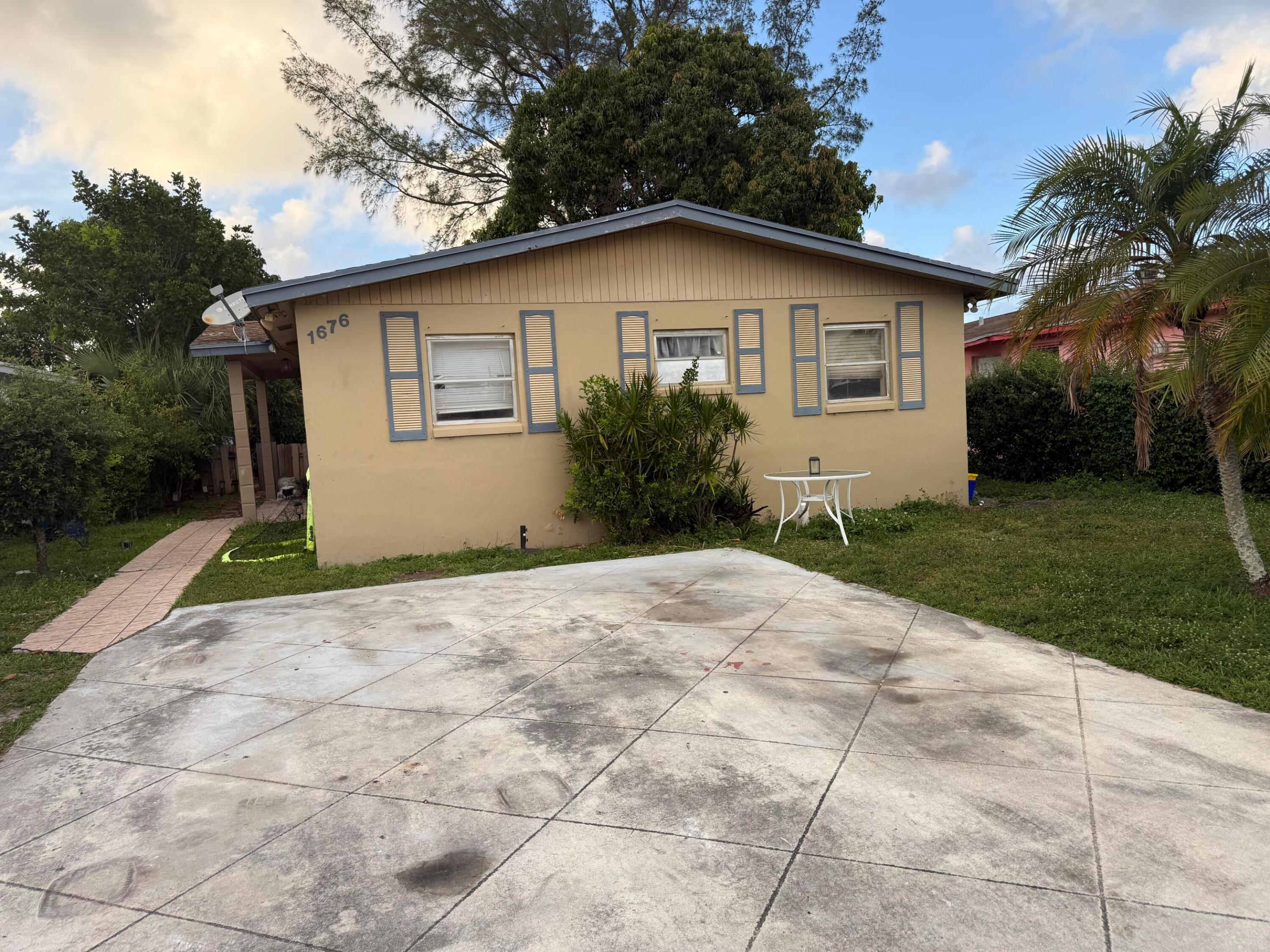1676 W 10th