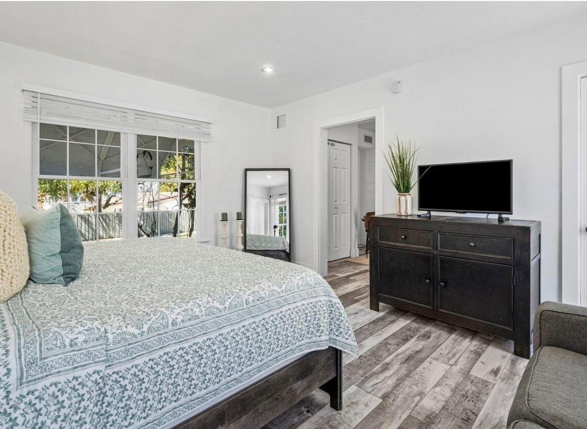 744 Sunset West Palm Beach, FL 33401