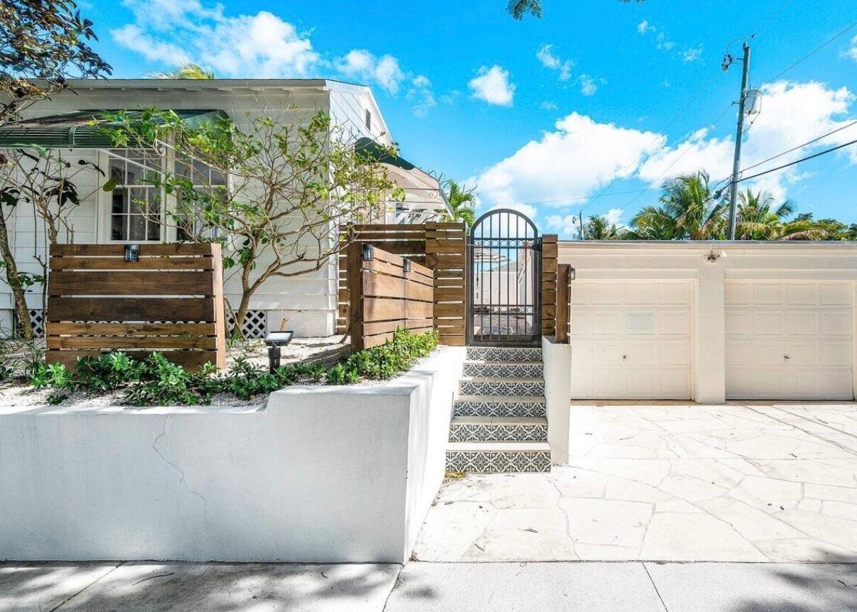 744 Sunset West Palm Beach, FL 33401