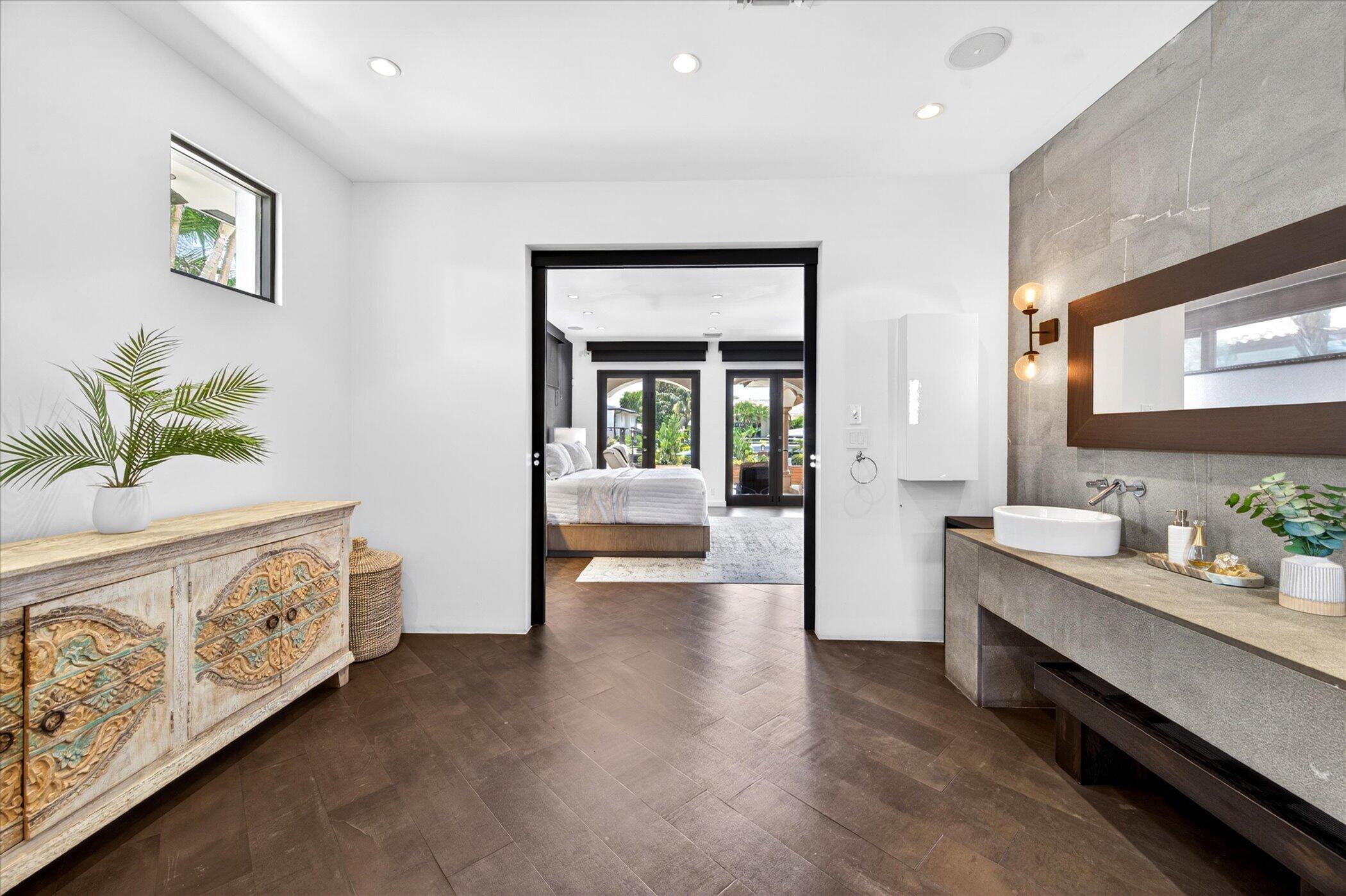 2740 NE 17th Fort Lauderdale, FL 33305