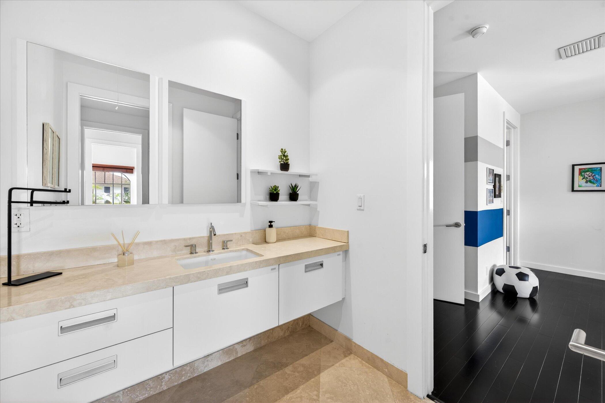 2740 NE 17th Fort Lauderdale, FL 33305