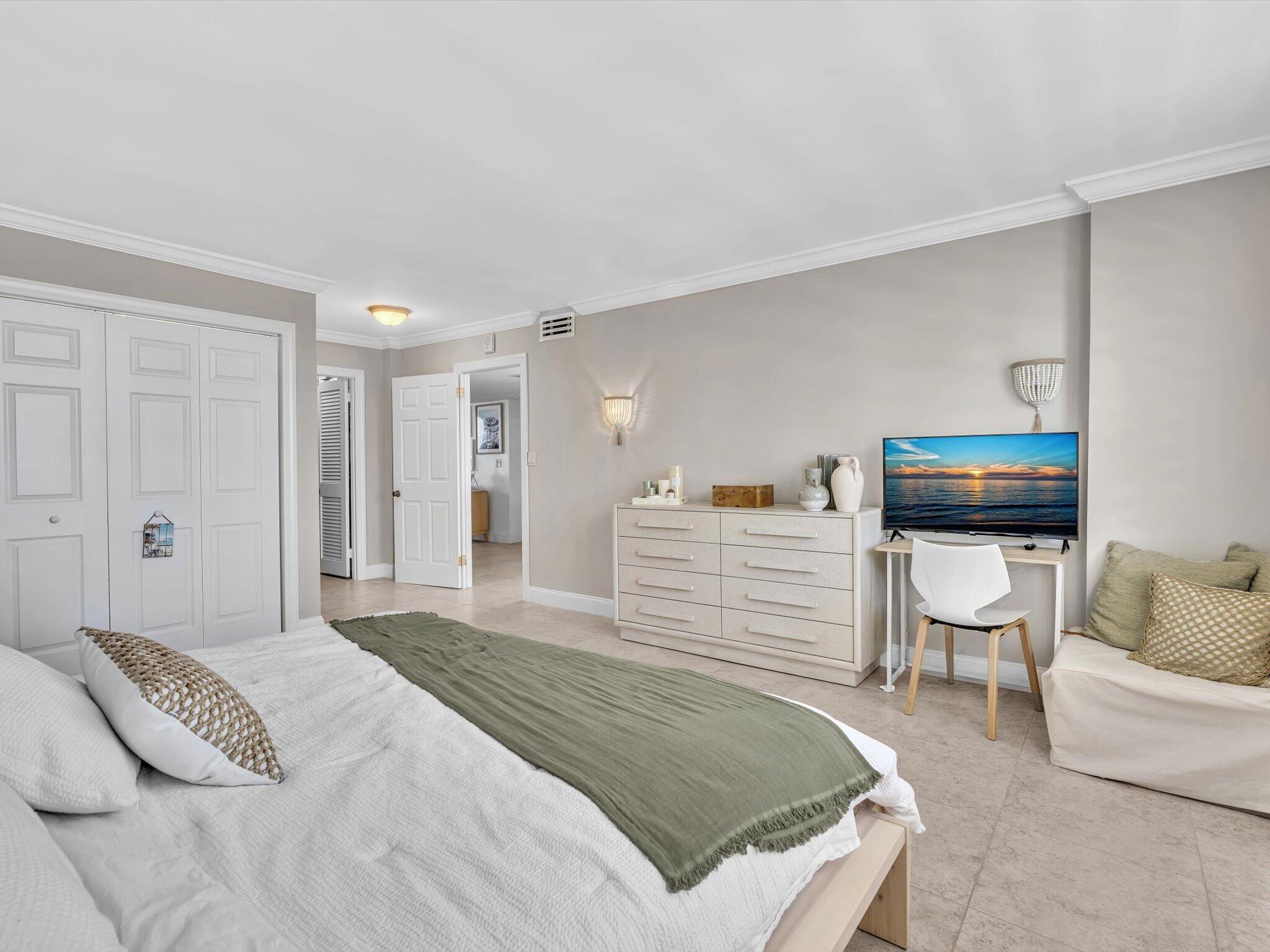 4300 N Ocean #2D Fort Lauderdale, FL 33308