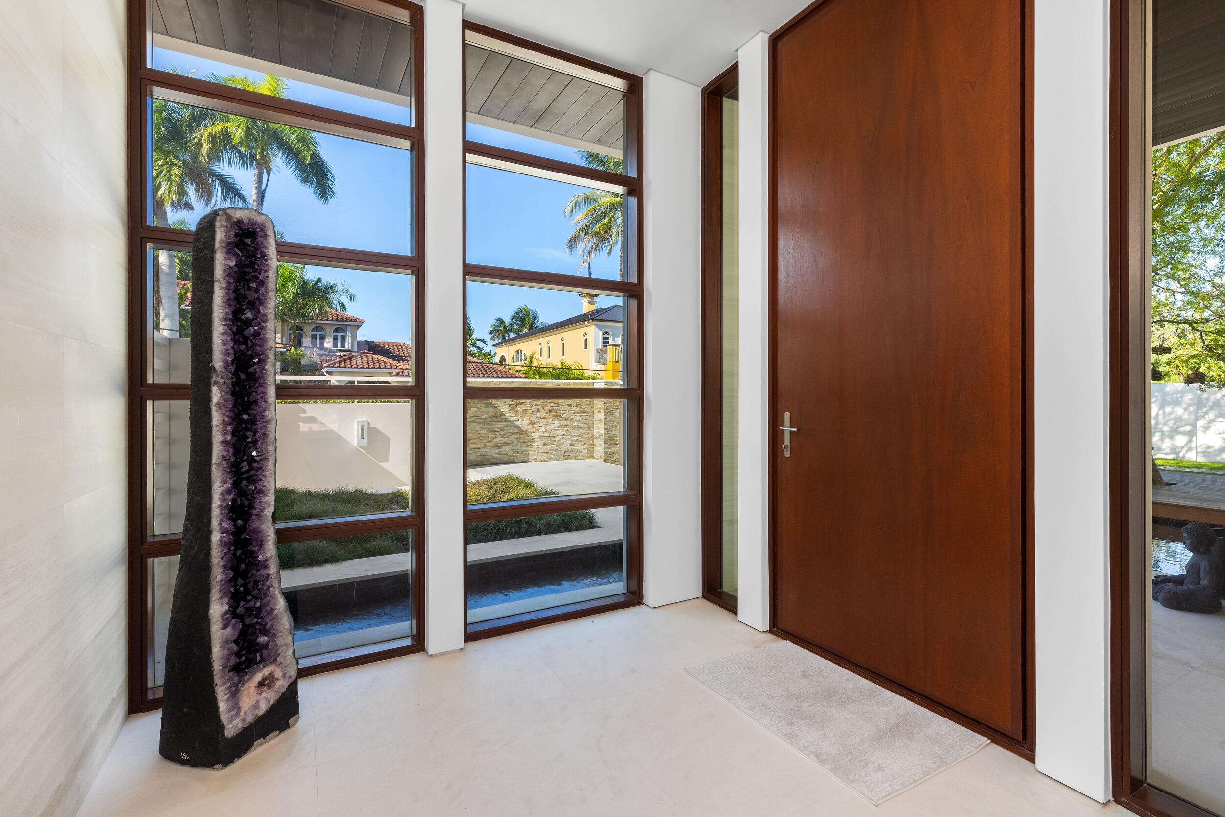 10 Pelican Dr Fort Lauderdale, FL 33301