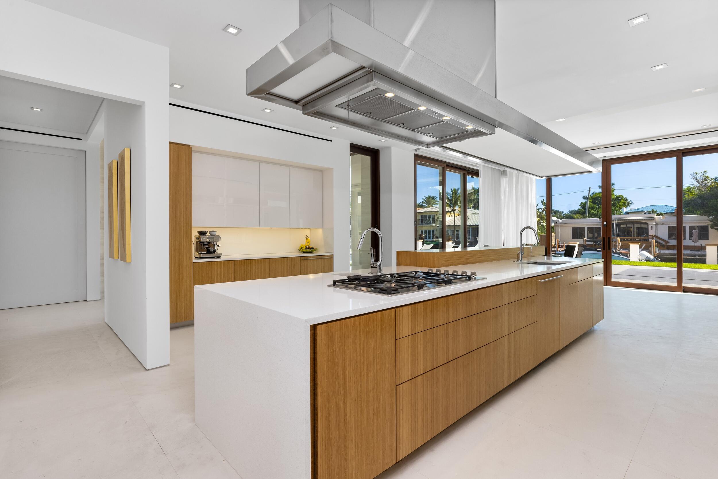 10 Pelican Dr Fort Lauderdale, FL 33301