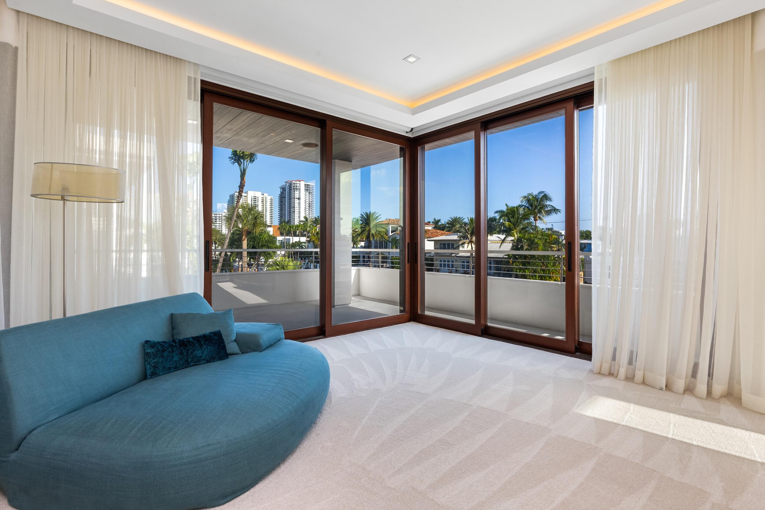 10 Pelican Dr Fort Lauderdale, FL 33301