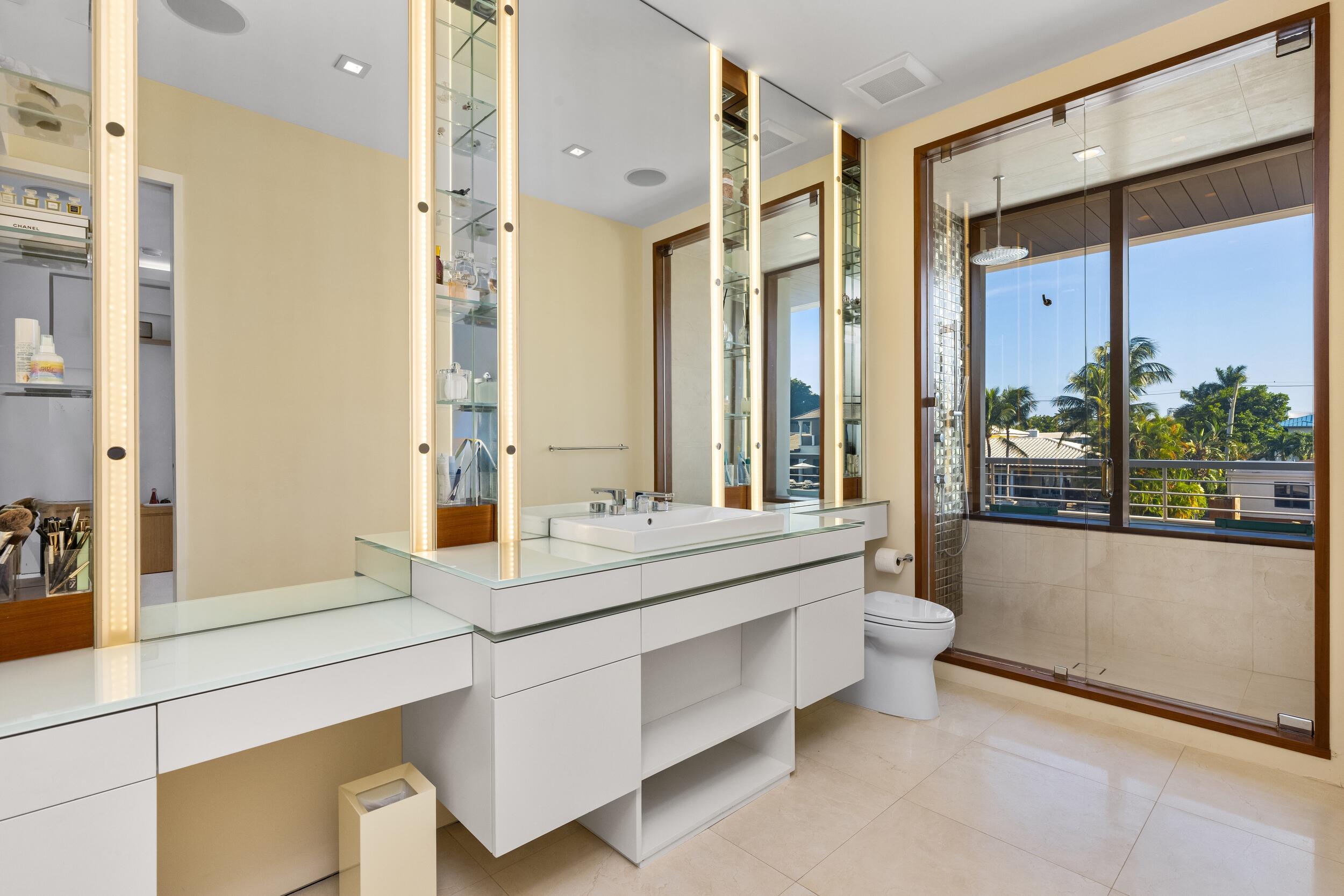 10 Pelican Dr Fort Lauderdale, FL 33301