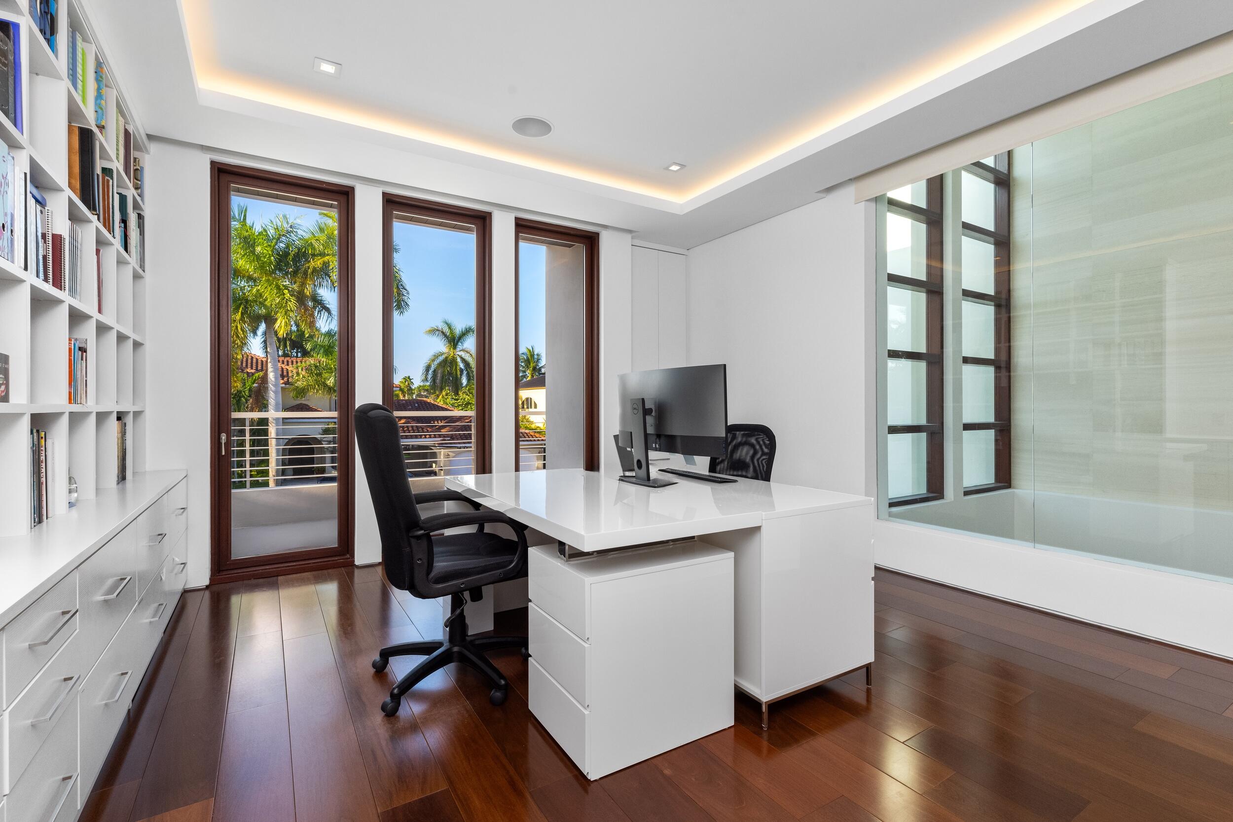 10 Pelican Dr Fort Lauderdale, FL 33301