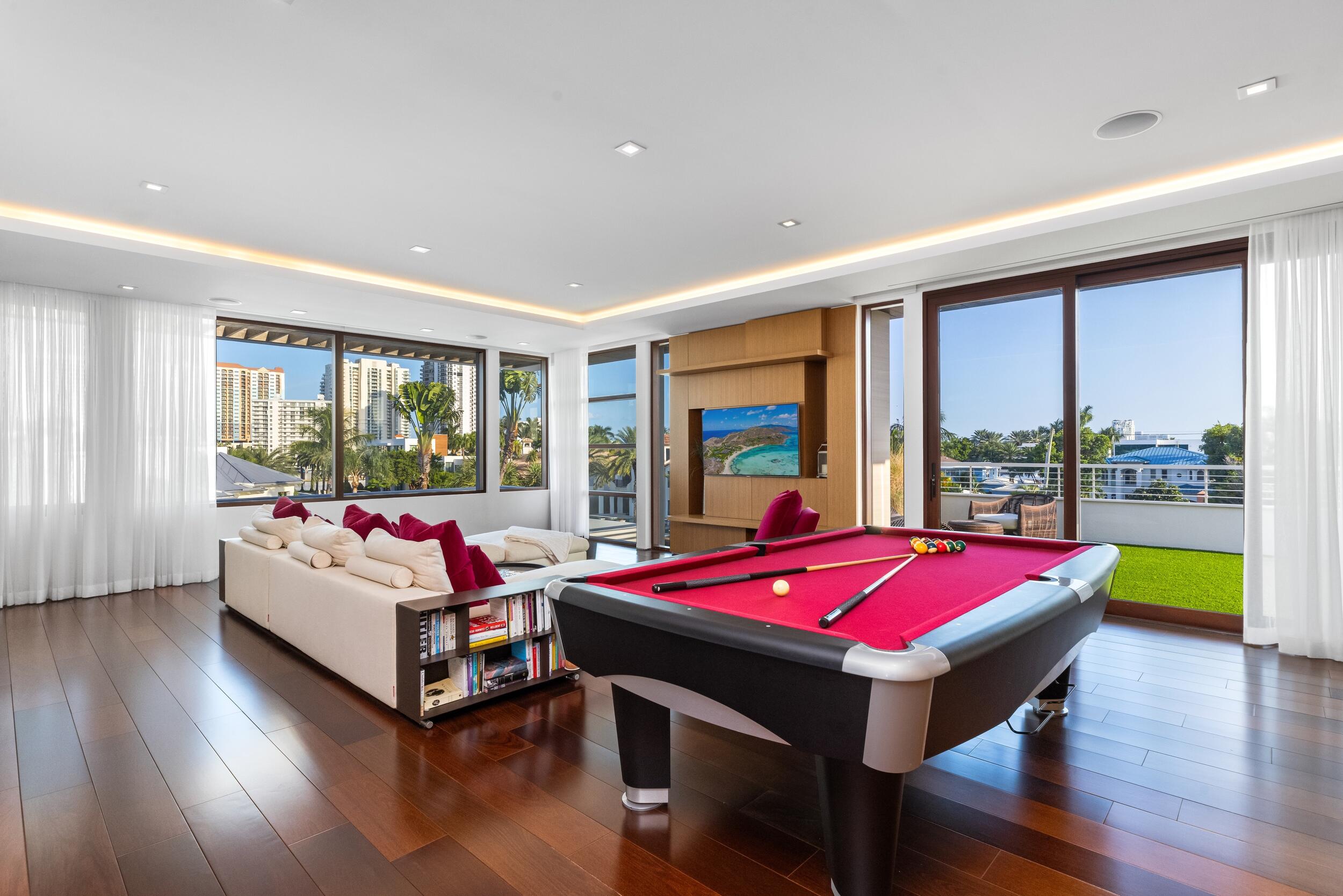 10 Pelican Dr Fort Lauderdale, FL 33301