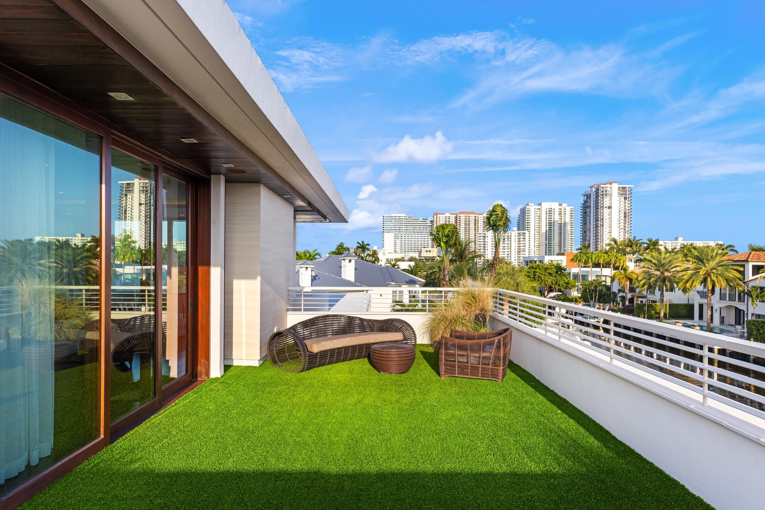 10 Pelican Dr Fort Lauderdale, FL 33301
