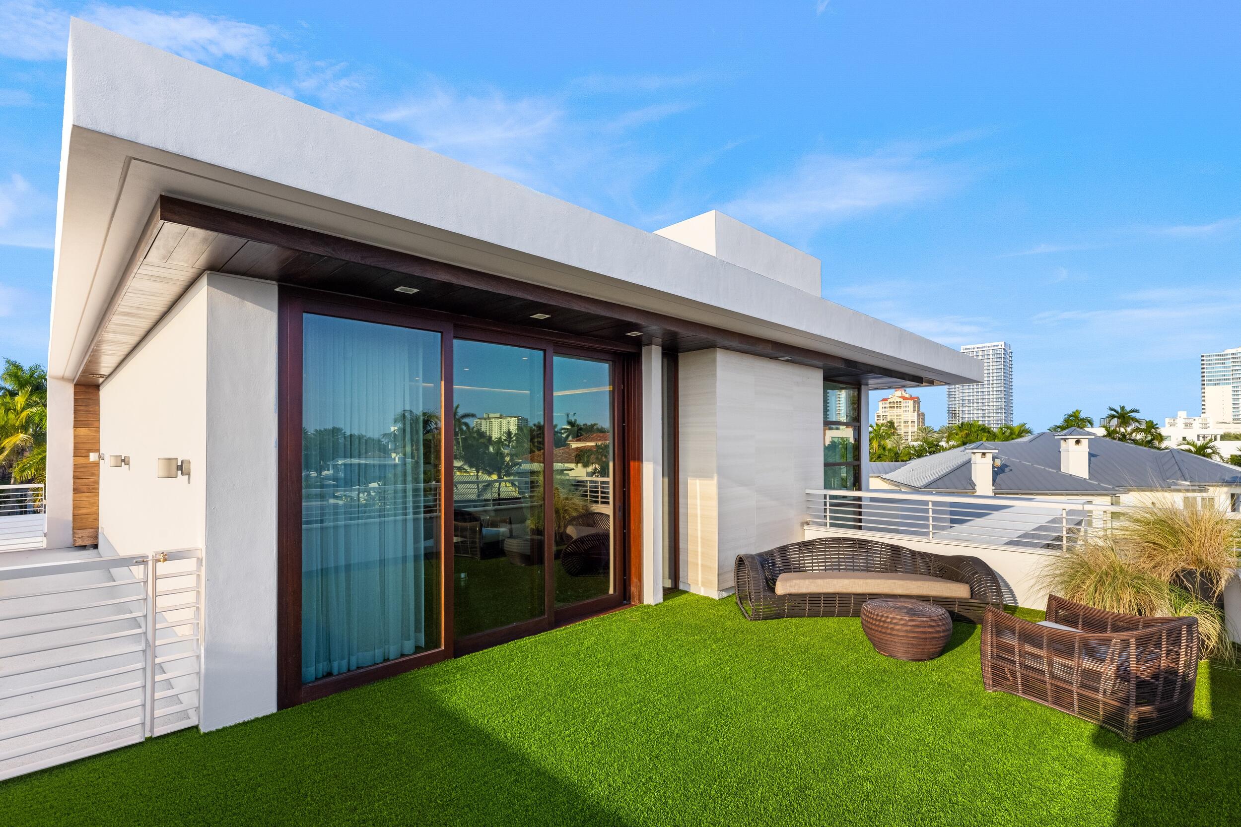 10 Pelican Dr Fort Lauderdale, FL 33301