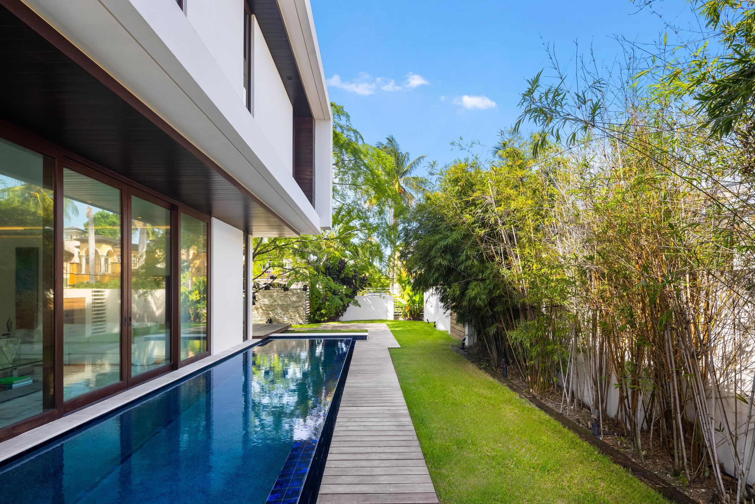 10 Pelican Dr Fort Lauderdale, FL 33301