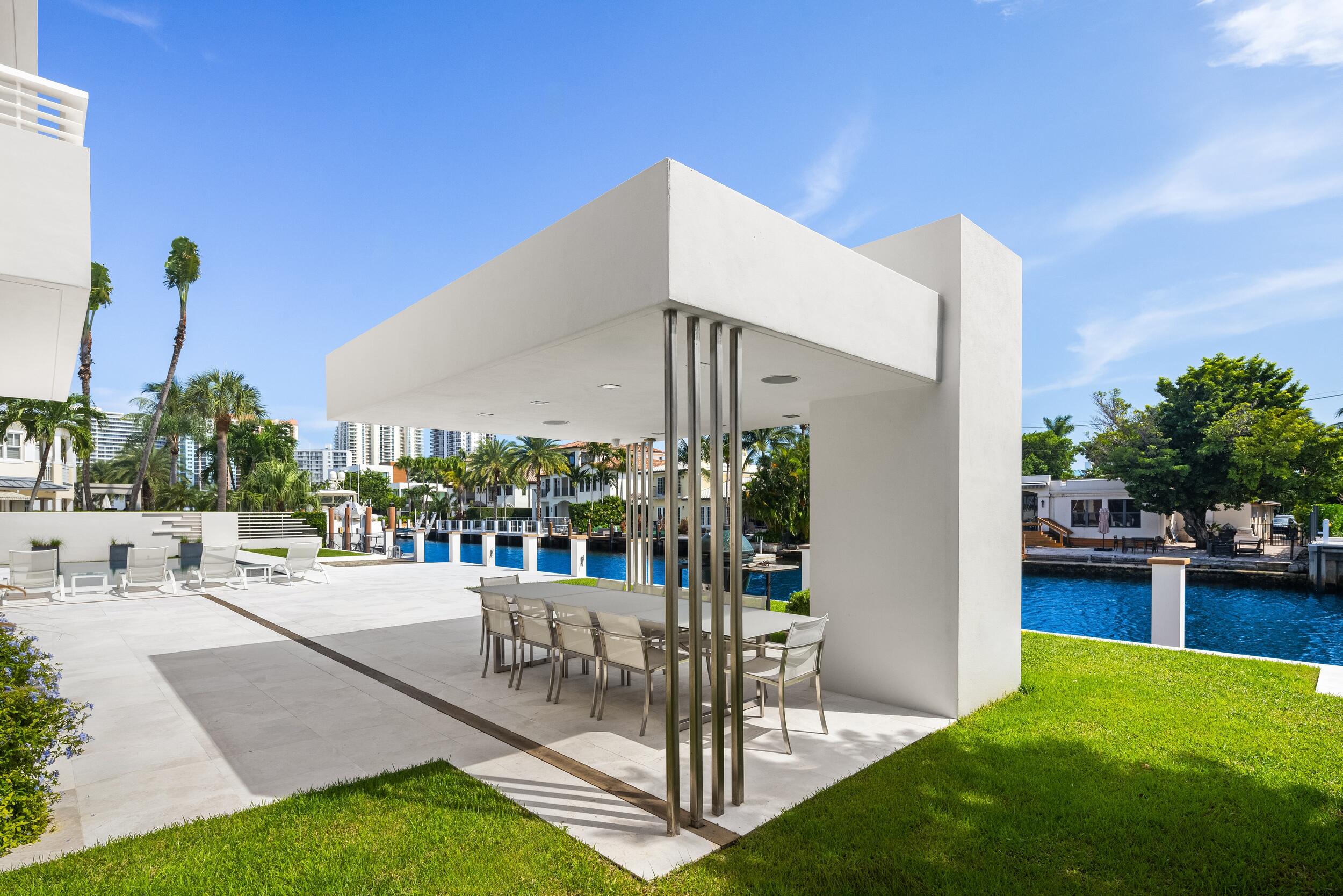 10 Pelican Dr Fort Lauderdale, FL 33301