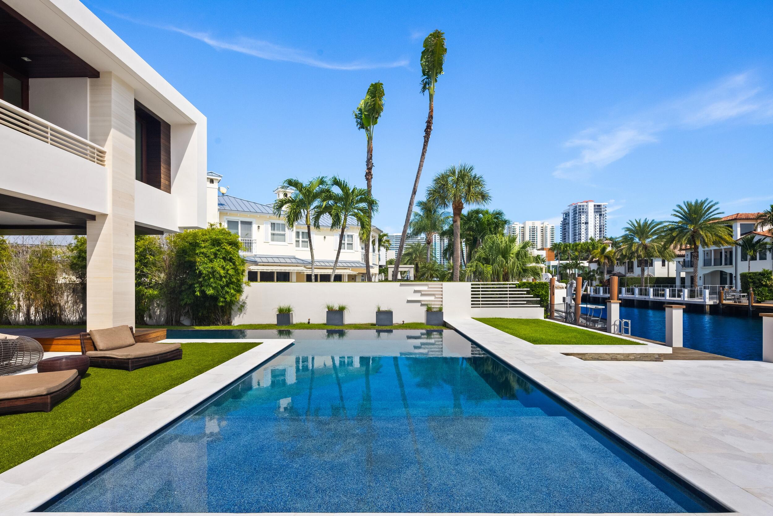10 Pelican Dr Fort Lauderdale, FL 33301