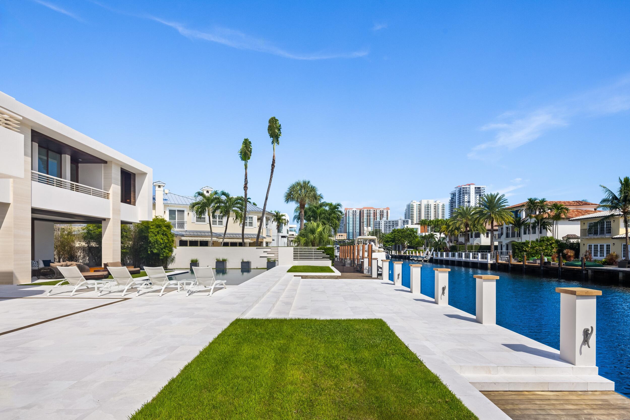10 Pelican Dr Fort Lauderdale, FL 33301