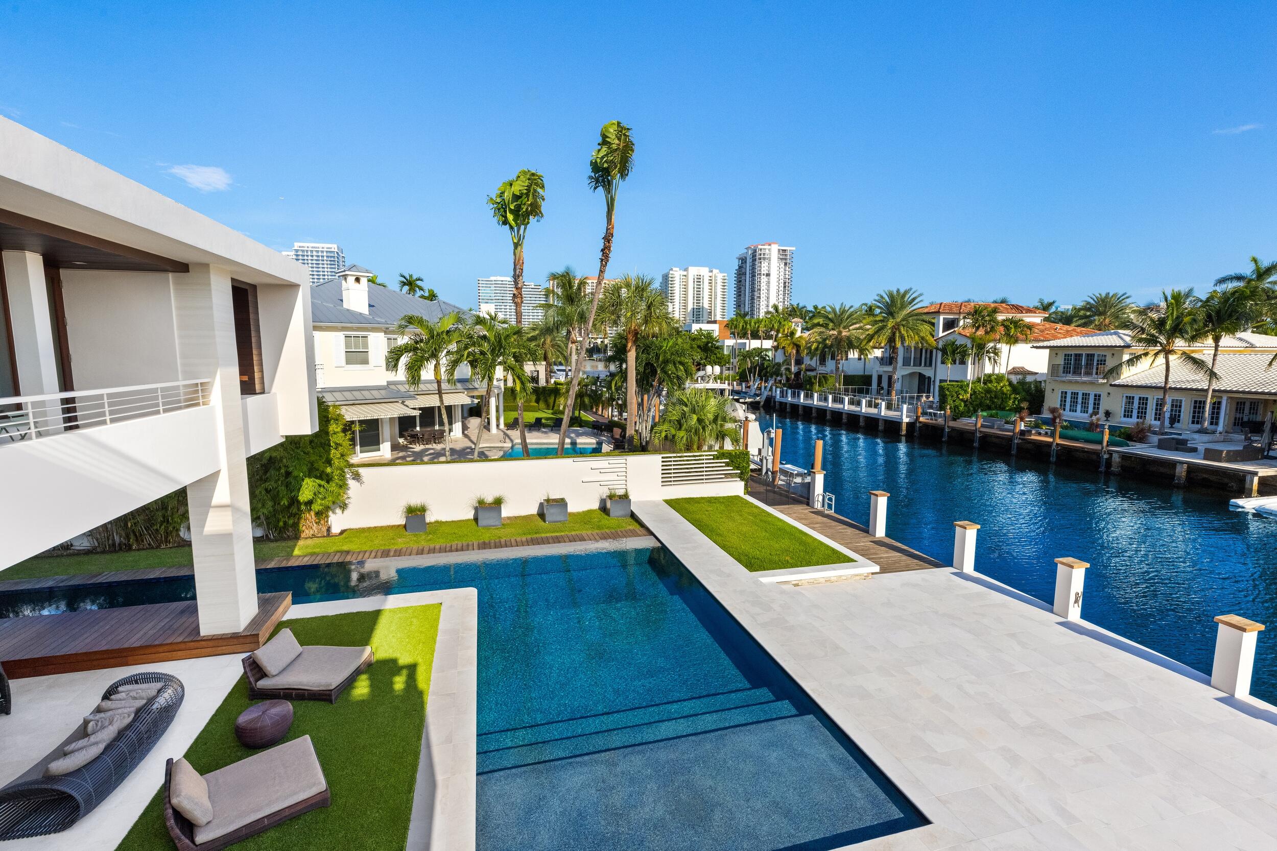 10 Pelican Dr Fort Lauderdale, FL 33301