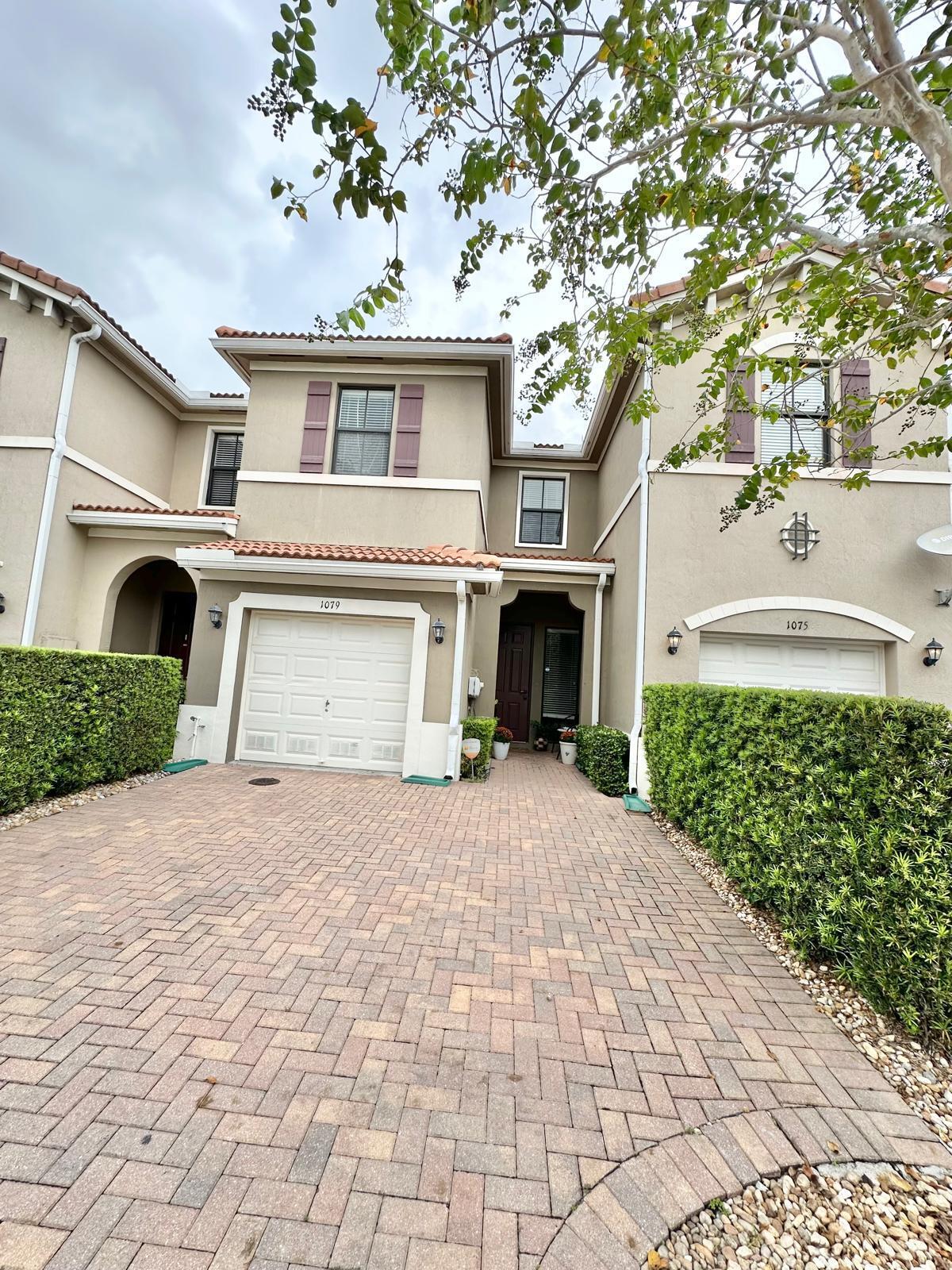 1079 NW 33rd Manor