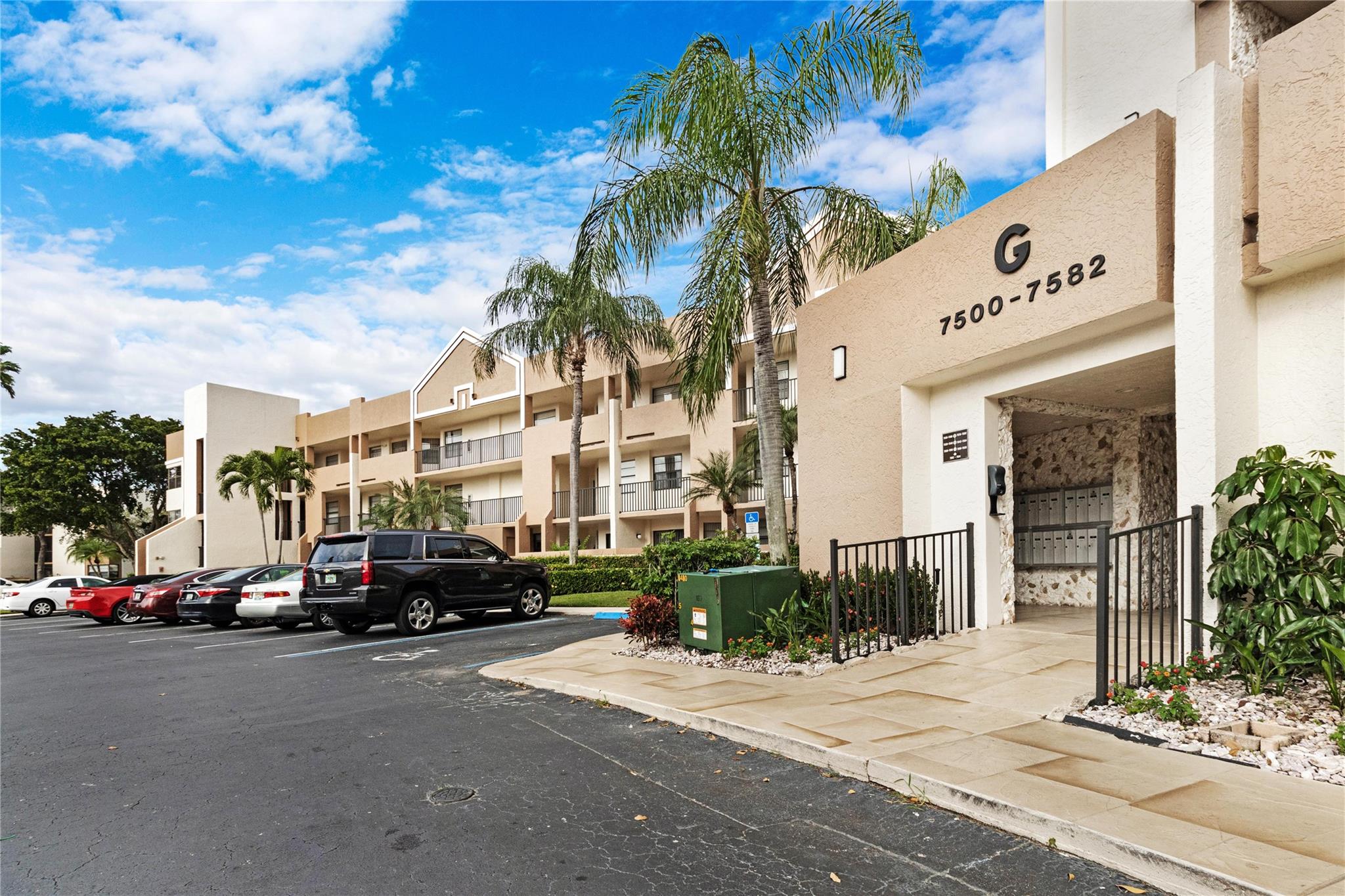 7532 Fairfax Dr #203