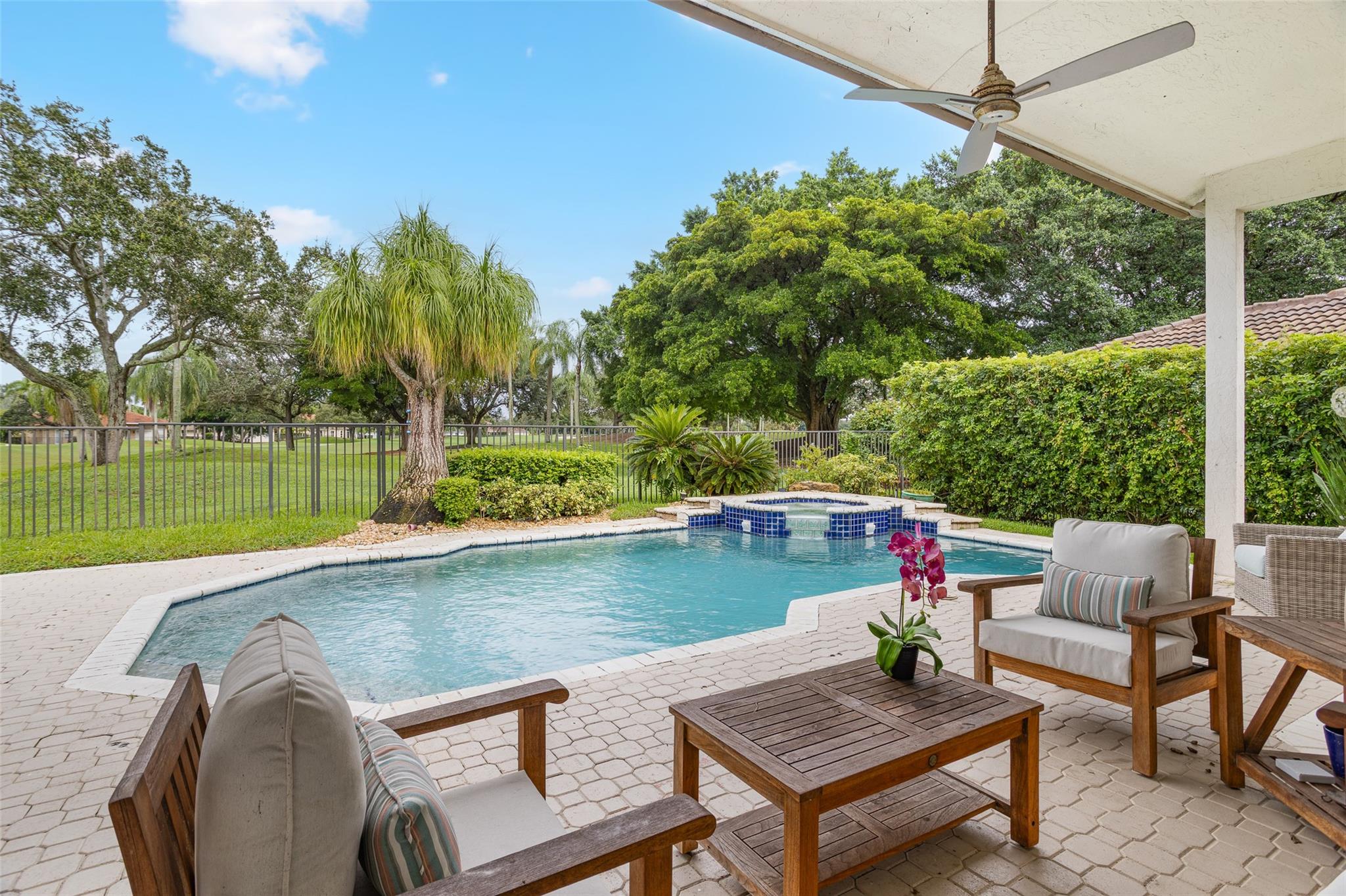 2534 Golf Vw Dr Weston, FL 33327