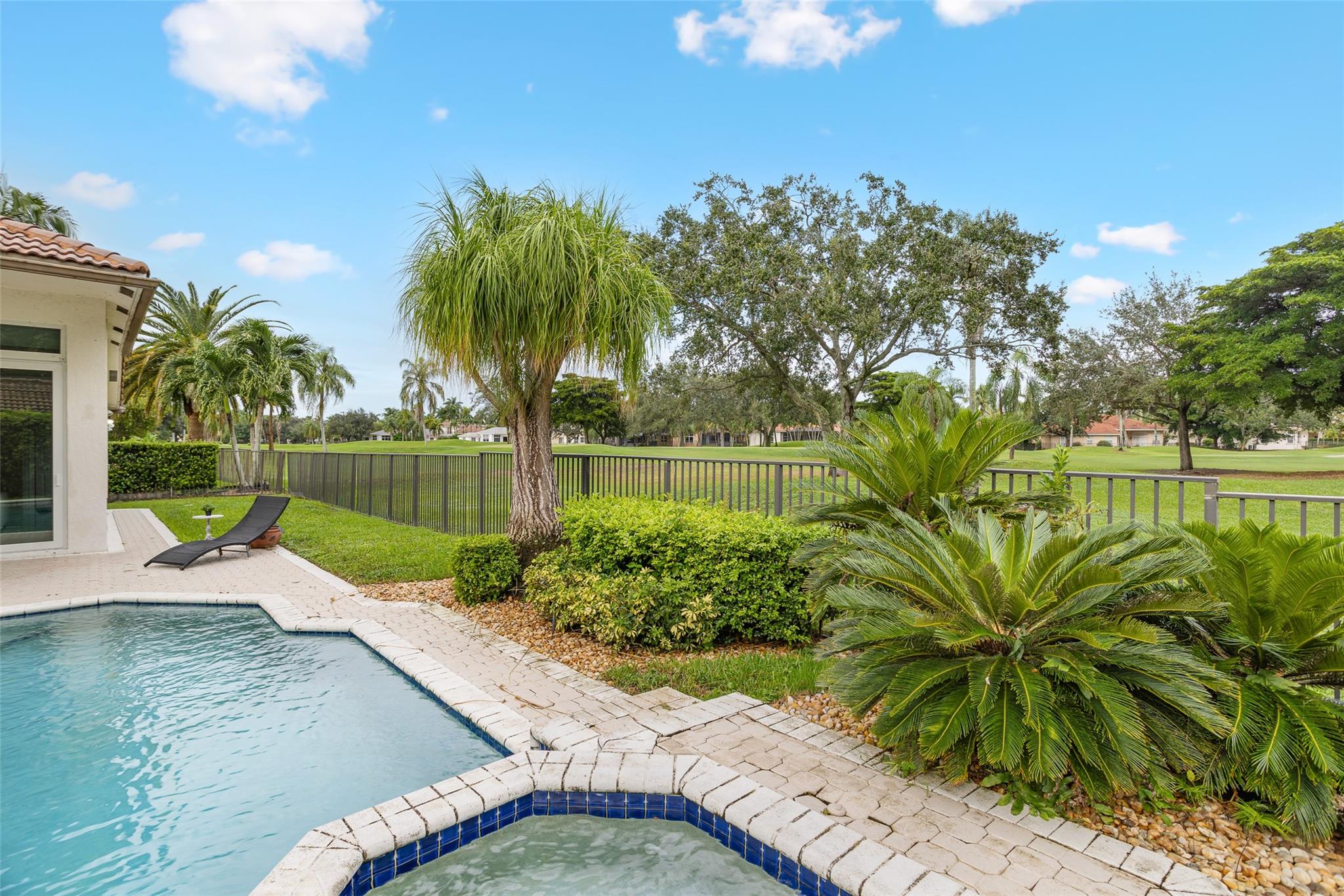 2534 Golf Vw Dr Weston, FL 33327