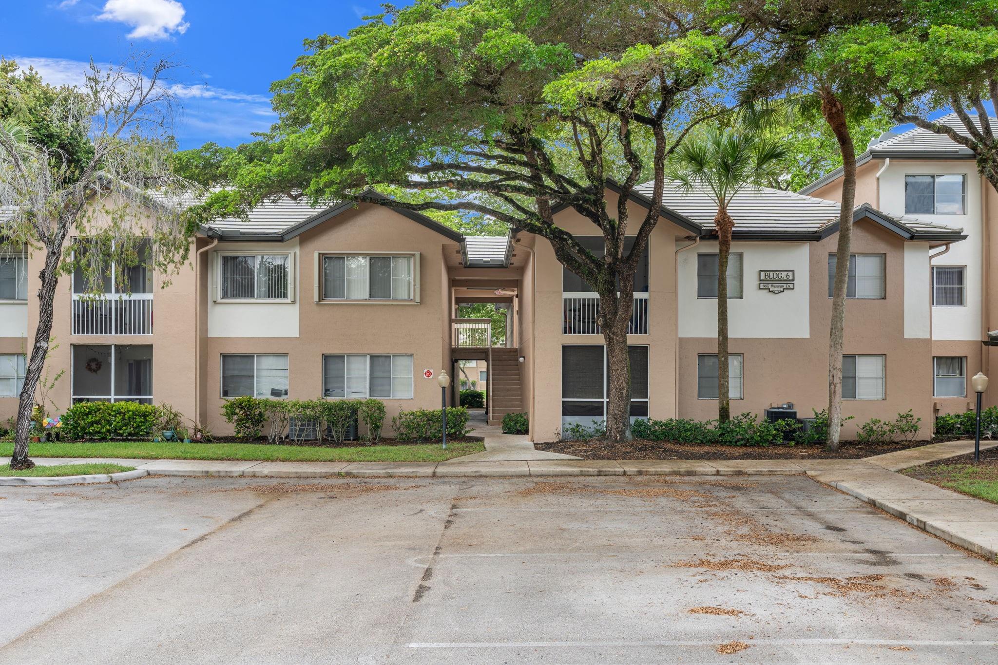 9877 Westview Dr #613