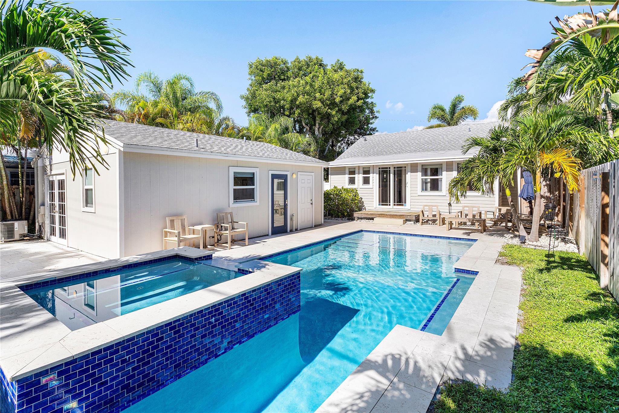 1518 N Ocean Breeze