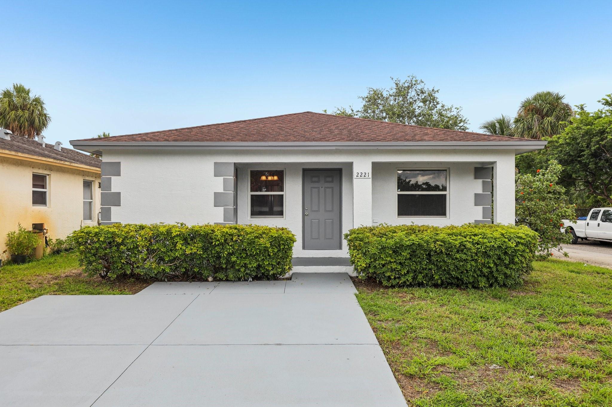 2221 NW 24th Ct
