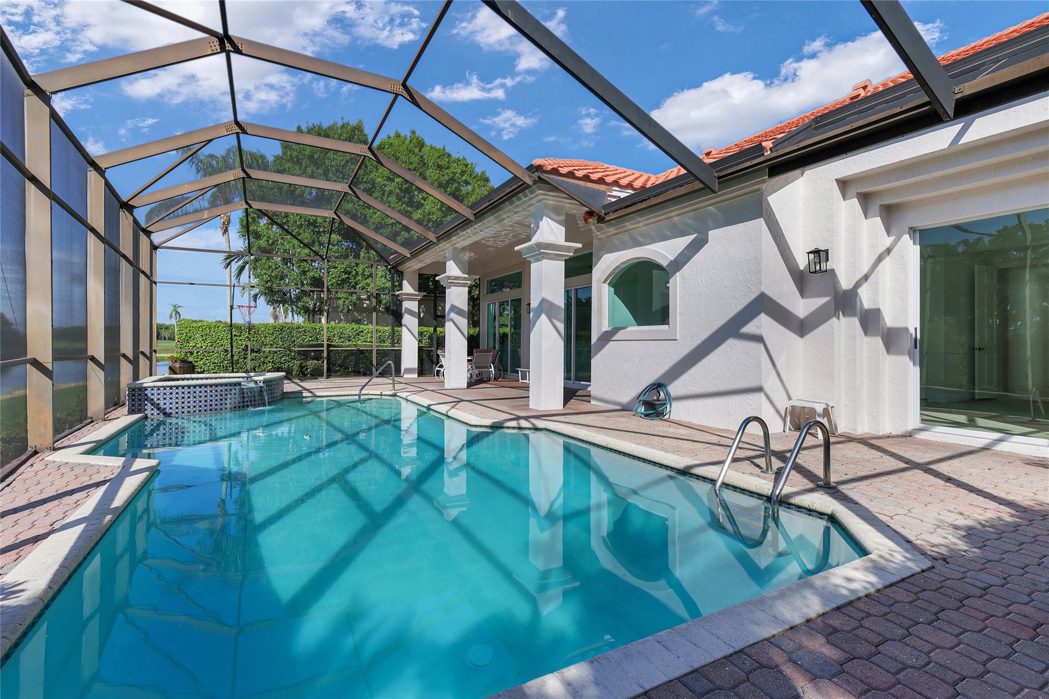 2690 Oakmont Dr