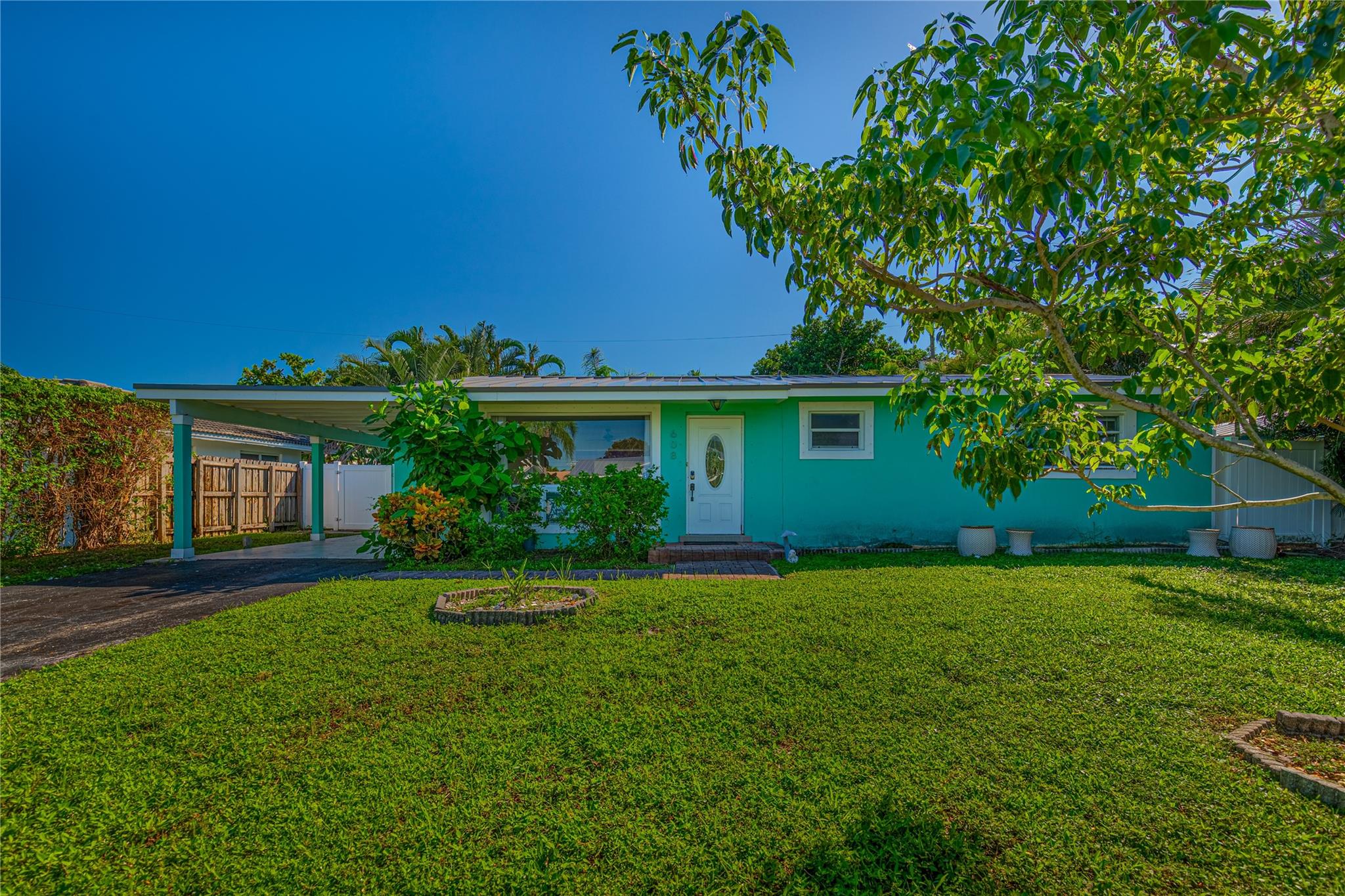 608 NE 24th Ave
