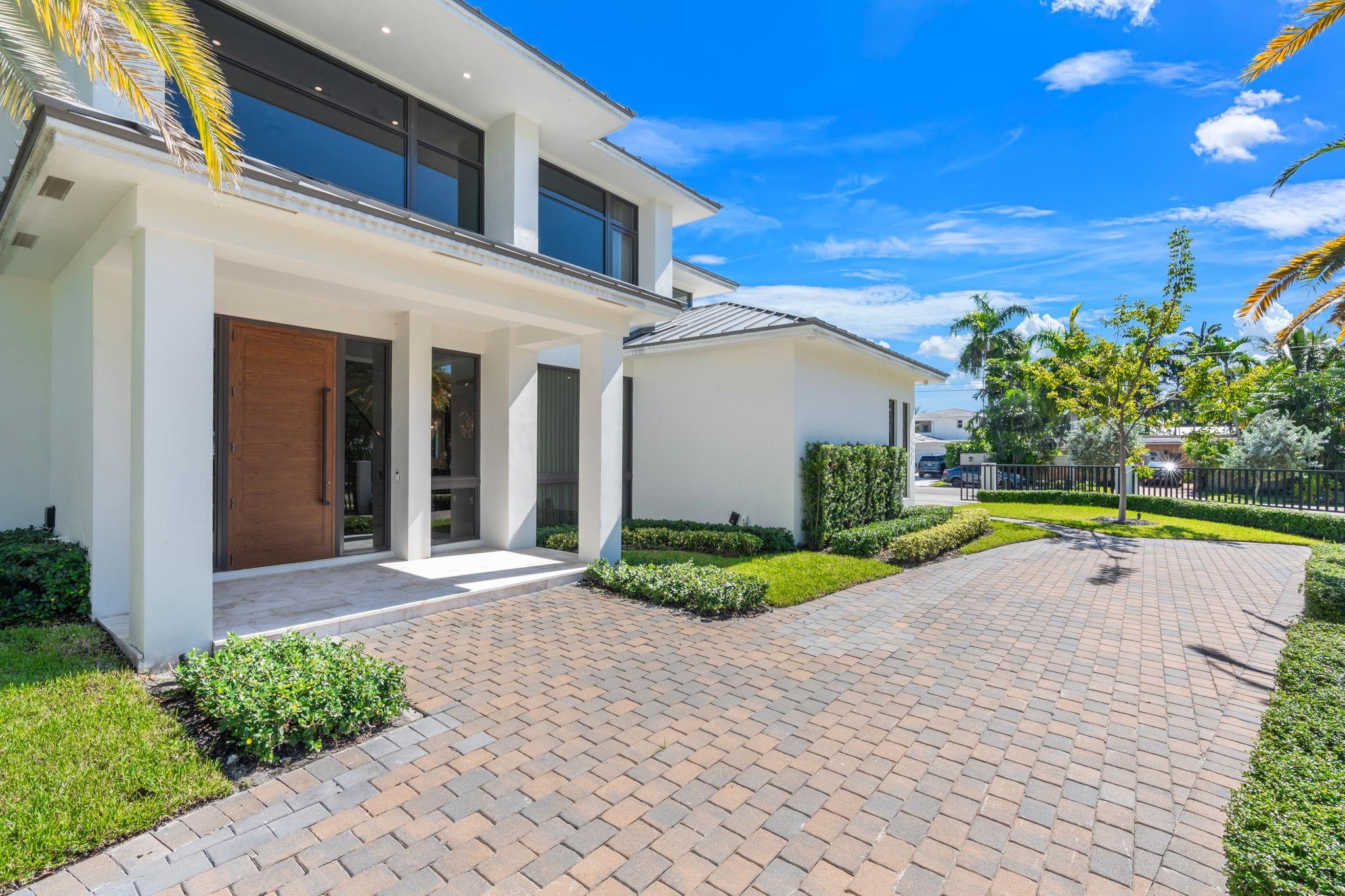 1400 Middle Riv Dr Fort Lauderdale, FL 33304