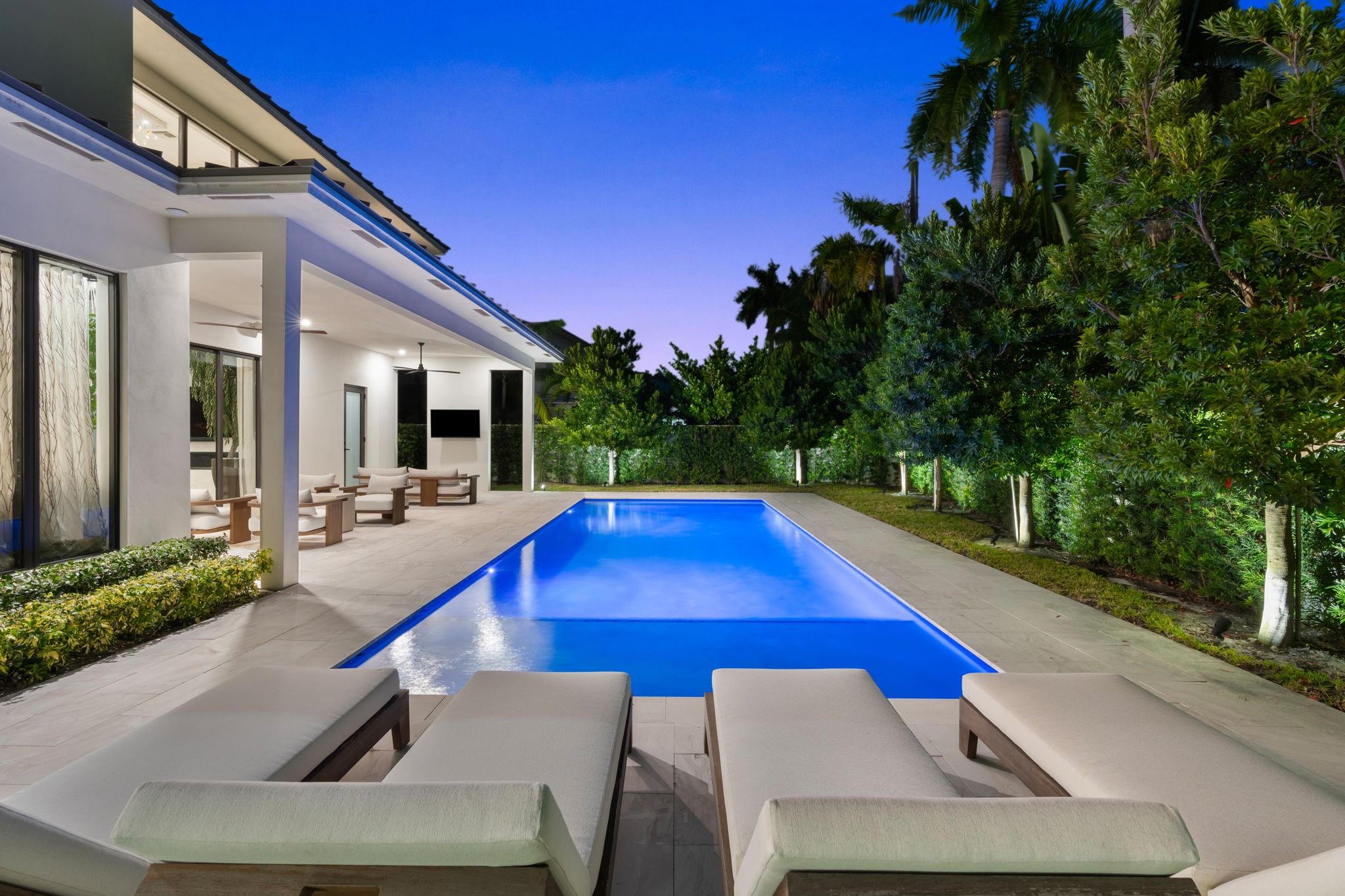 1400 Middle Riv Dr Fort Lauderdale, FL 33304