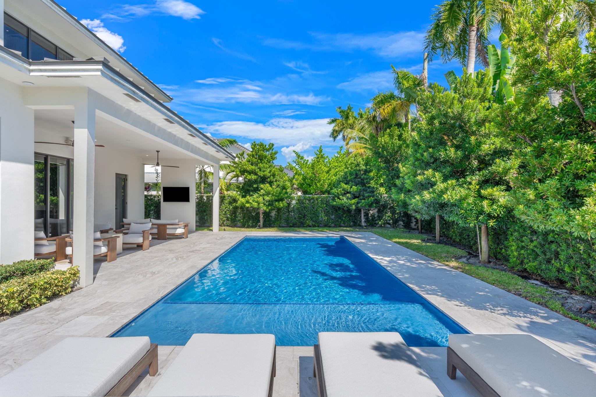 1400 Middle Riv Dr Fort Lauderdale, FL 33304