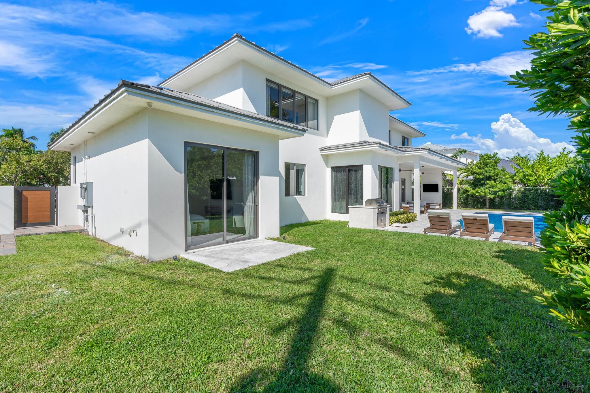 1400 Middle Riv Dr Fort Lauderdale, FL 33304