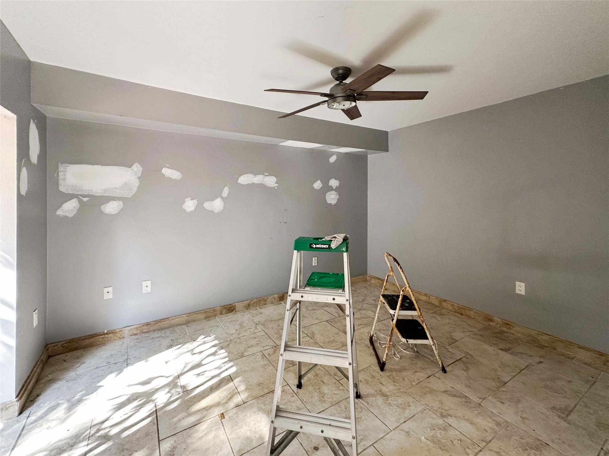 1700 Embassy Dr #402