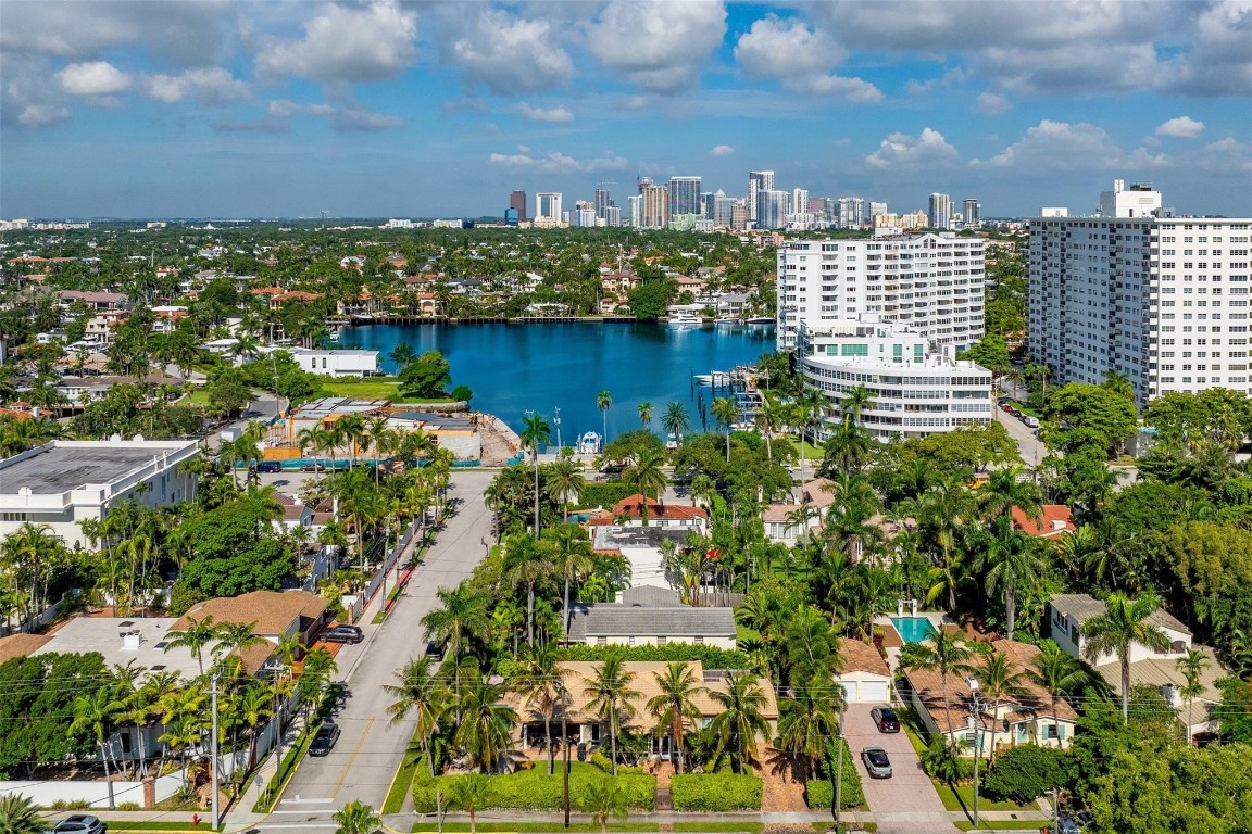 359 Poinciana Dr Fort Lauderdale, FL 33301