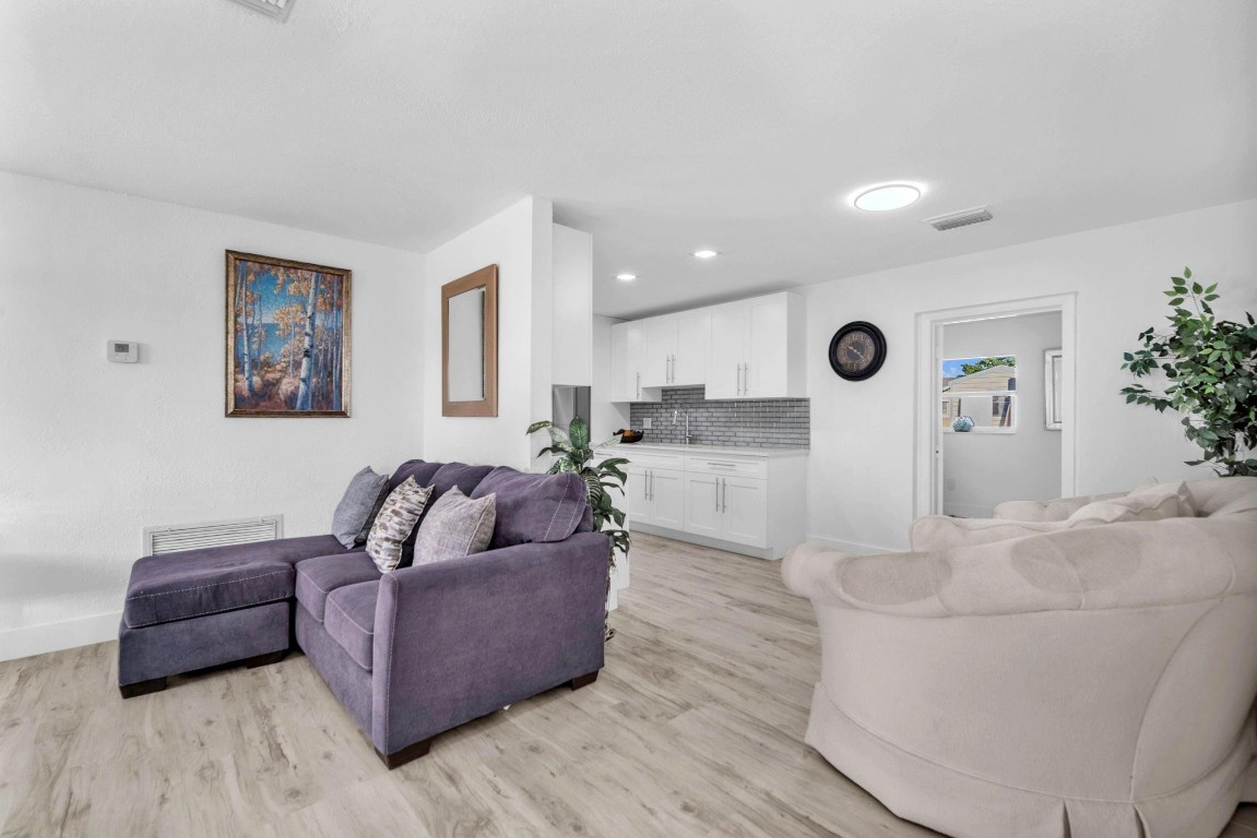 2210 NW 50th Lauderhill, FL 33313