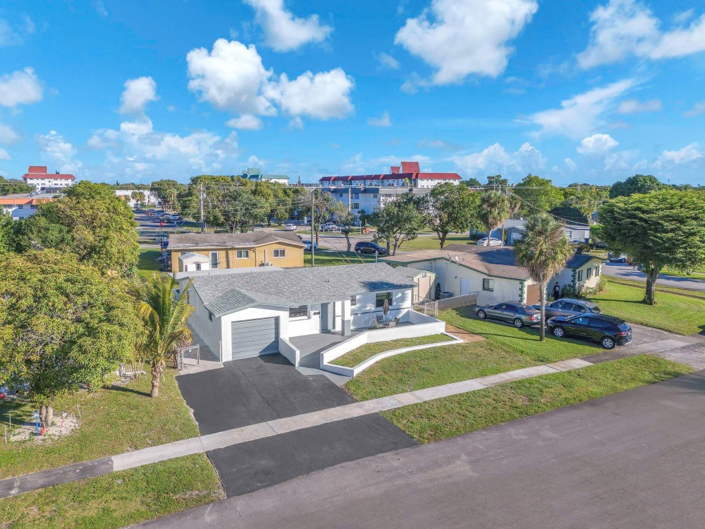 2210 NW 50th Lauderhill, FL 33313