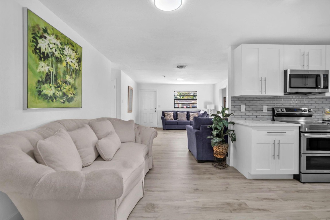 2210 NW 50th Lauderhill, FL 33313