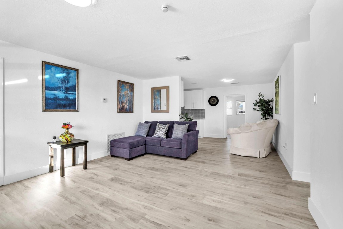 2210 NW 50th Lauderhill, FL 33313