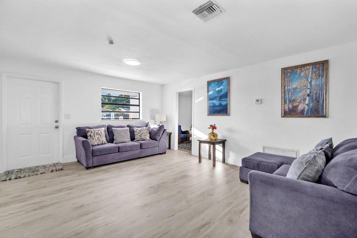 2210 NW 50th Lauderhill, FL 33313