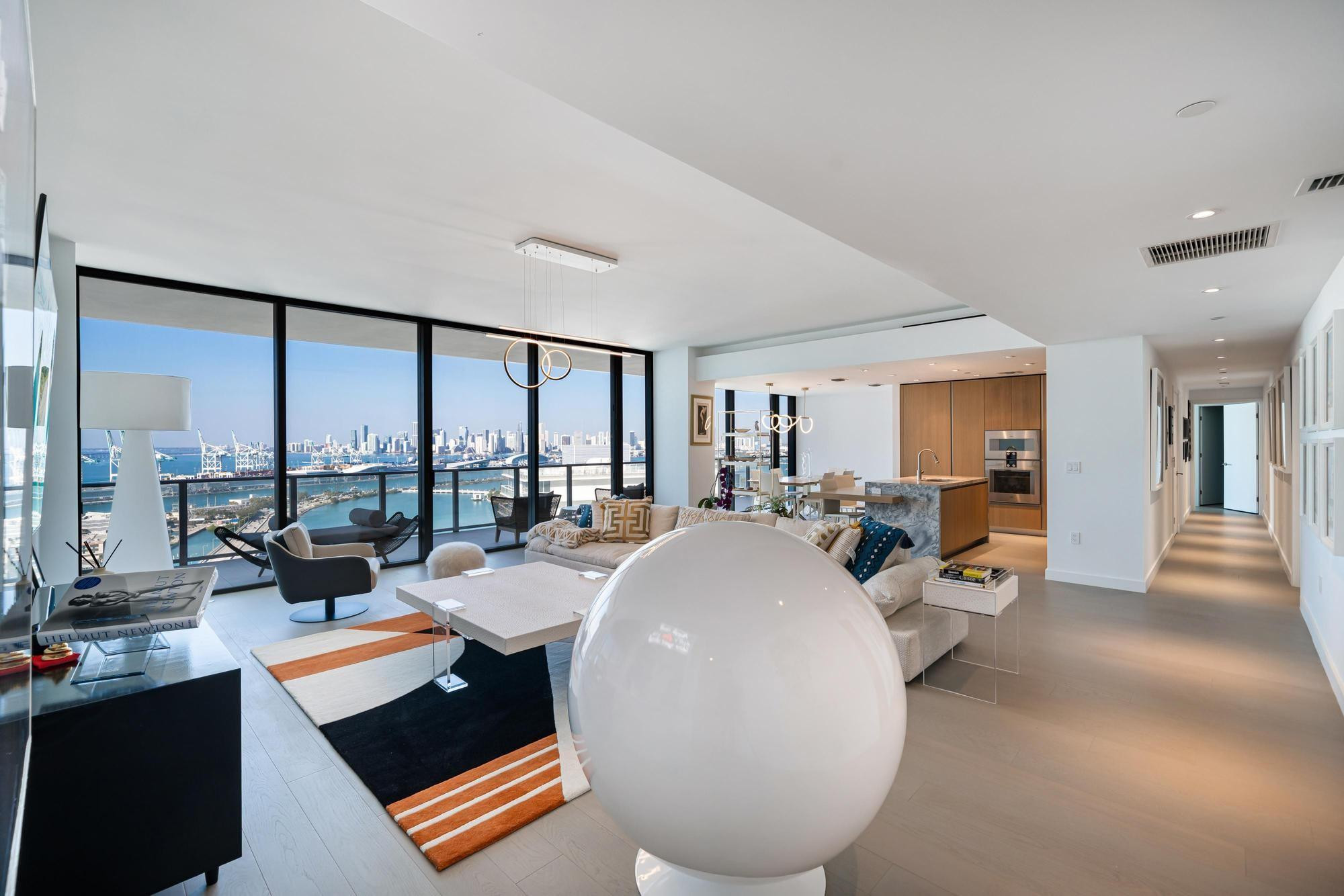 500 Alton #2702
