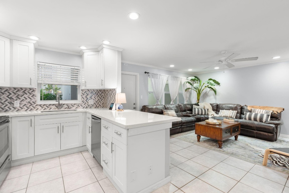 2870 NE 14th St #102c