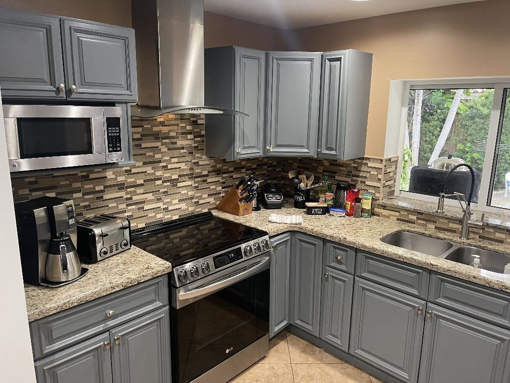 2200 NE 32nd Fort Lauderdale, FL 33305