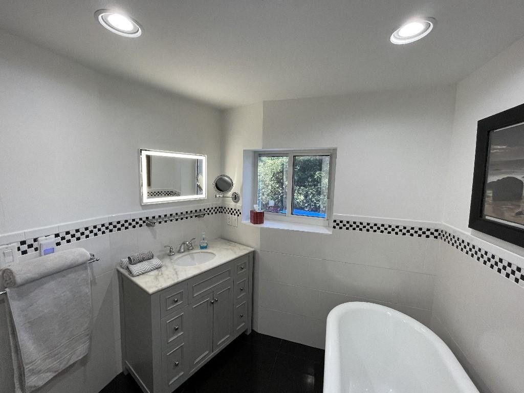 2200 NE 32nd Fort Lauderdale, FL 33305