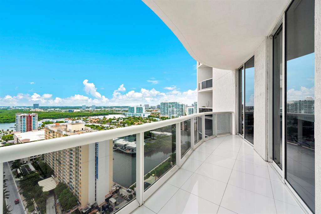 15901 Collins Ave #2205