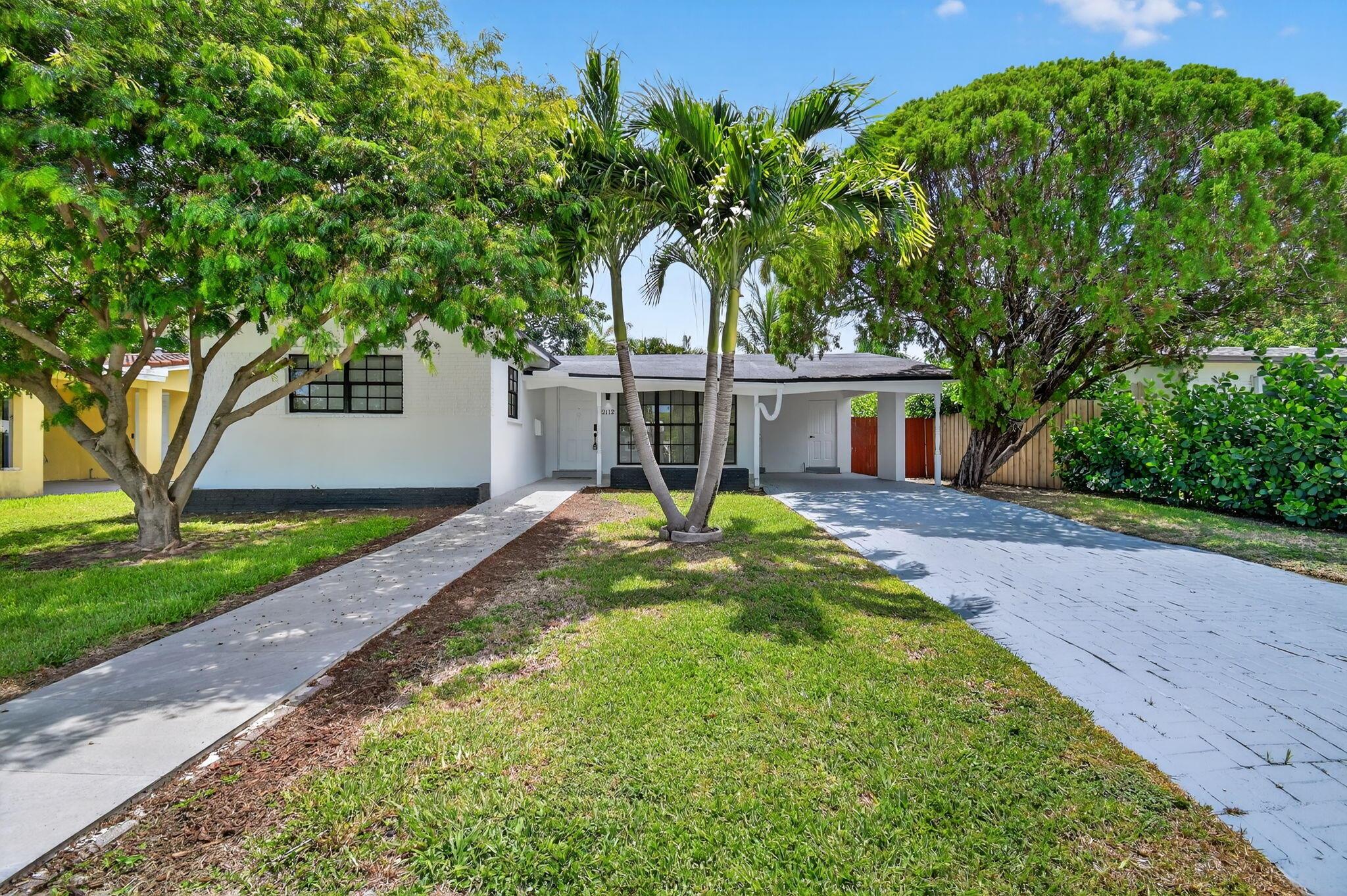 2112 N 14th Ter