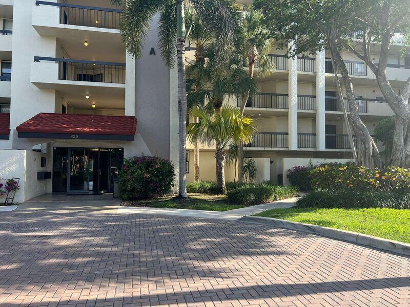 825 Egret Cir #107
