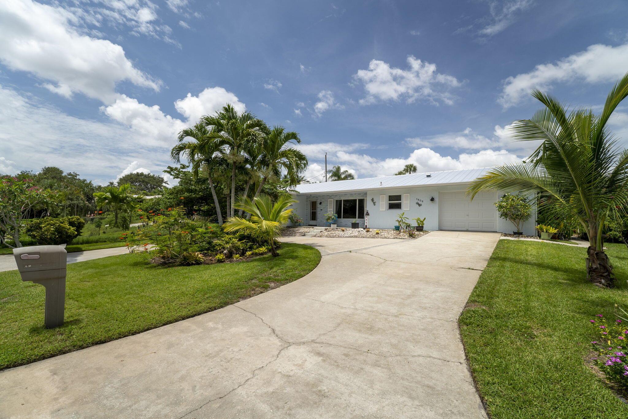 1906 NE Media Ave