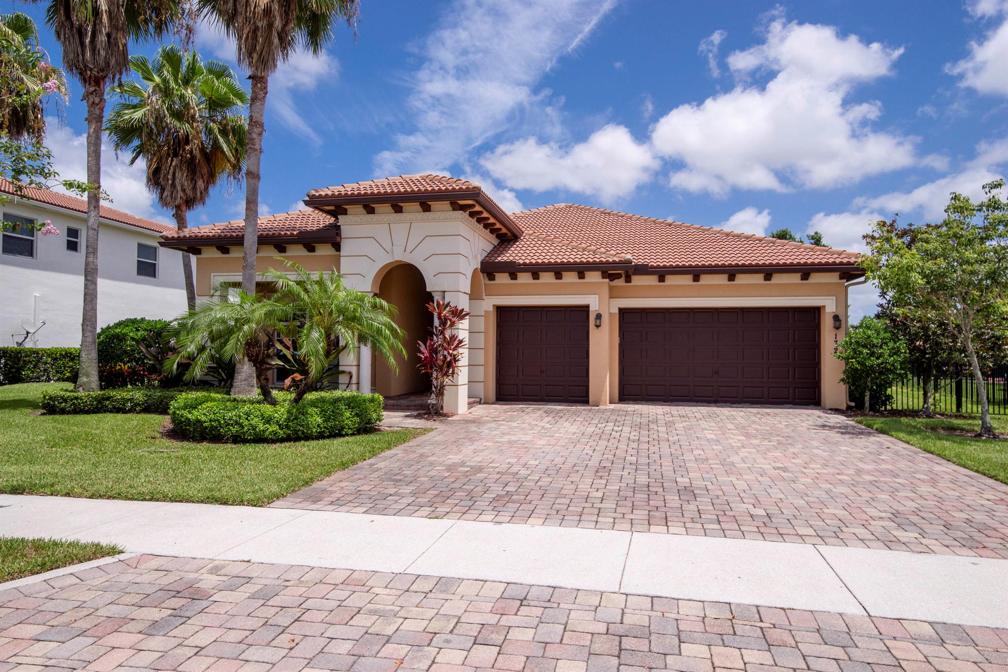 172 Manor Cir