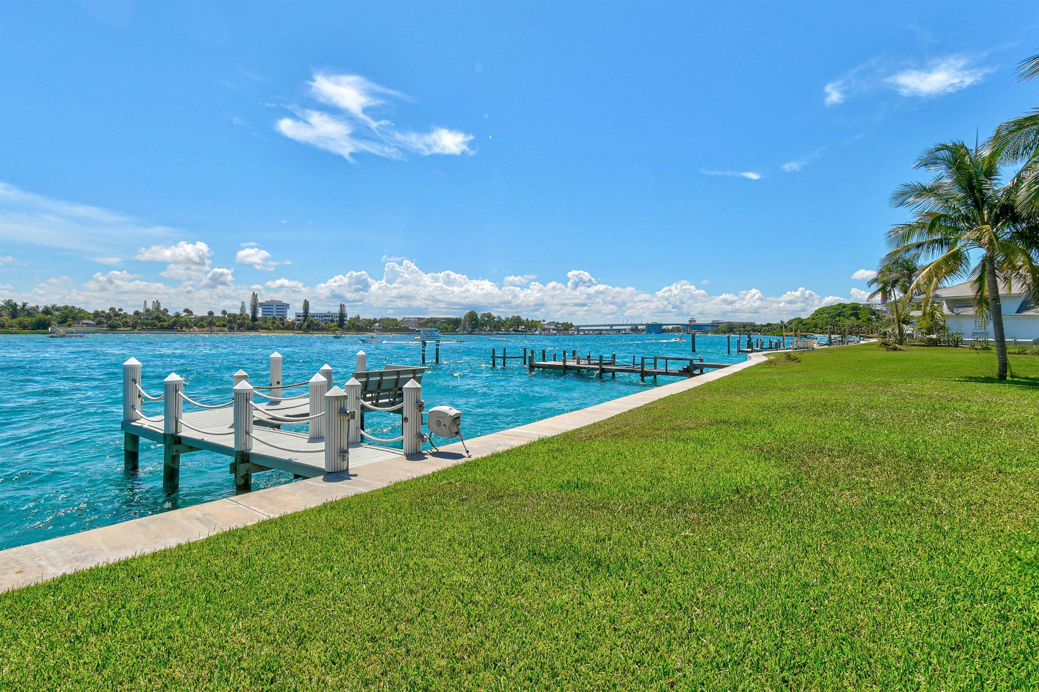 87 Lighthouse Dr Jupiter Inlet Colony, FL 33469